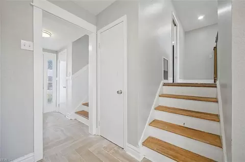 Entry Way - 20 Diggs Dr, Hampton, VA 23666 photo 3 of 3