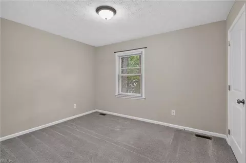 Bedroom - 68 Michaels Woods Dr, Hampton, VA 23666 photo 4 of 5