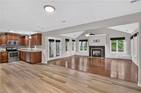 Living - 68 Michaels Woods Dr, Hampton, VA 23666 photo 6 of 12