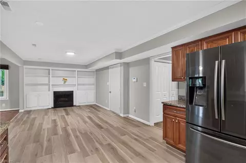 Living - 68 Michaels Woods Dr, Hampton, VA 23666 photo 2 of 12