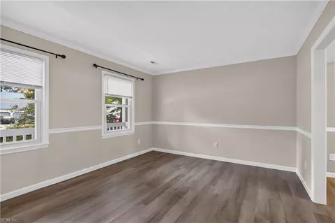 Living - 68 Michaels Woods Dr, Hampton, VA 23666 photo 10 of 12