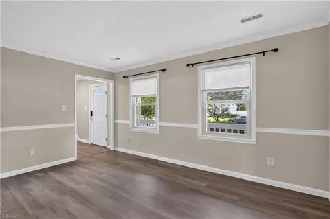 Living - 68 Michaels Woods Dr, Hampton, VA 23666 photo 12 of 12