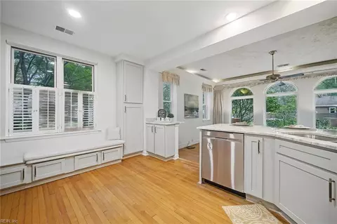 Entry Way - 1101 Lexan Ave, Norfolk, VA 23508 photo 1 of 3