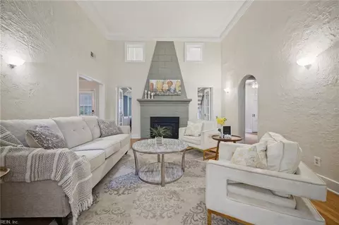Living - 1101 Lexan Ave, Norfolk, VA 23508 photo 1 of 5