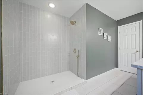 Bath - 1101 Lexan Ave, Norfolk, VA 23508 photo 2 of 6