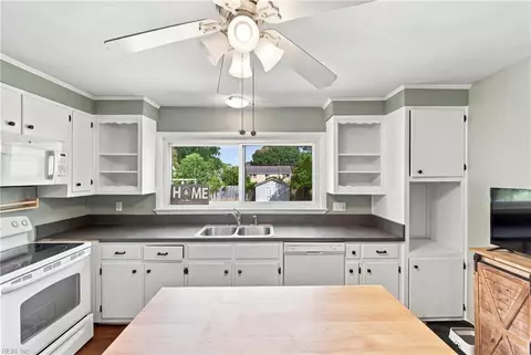 Kitchen - 13 Bedford Ct, Hampton, VA 23664 photo 3 of 4
