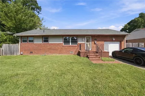 Exterior - 13 Bedford Ct, Hampton, VA 23664 photo 8 of 9