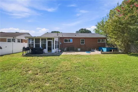 Exterior - 13 Bedford Ct, Hampton, VA 23664 photo 6 of 9