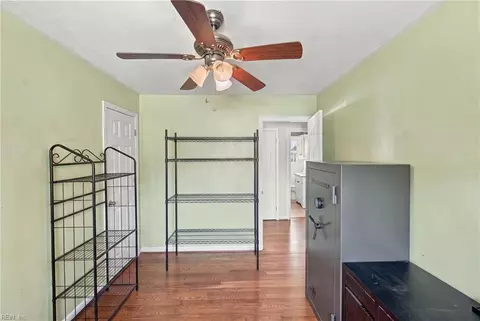 Entry Way - 13 Bedford Ct, Hampton, VA 23664 photo 3 of 3