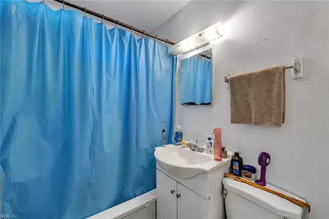 Bath - 716 Grove St, Hampton, VA 23664 photo 2 of 2