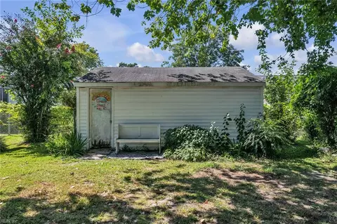 Exterior - 716 Grove St, Hampton, VA 23664 photo 13 of 14