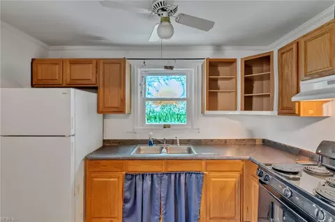 Kitchen - 716 Grove St, Hampton, VA 23664 photo 1 of 4