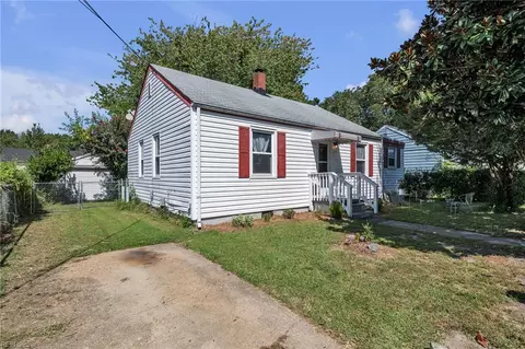 Exterior - 716 Grove St, Hampton, VA 23664 photo 8 of 14
