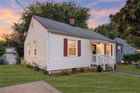 Exterior - 716 Grove St, Hampton, VA 23664 photo 2 of 14