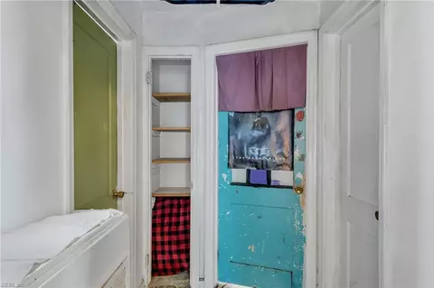 Entry Way - 716 Grove St, Hampton, VA 23664 photo 1 of 4
