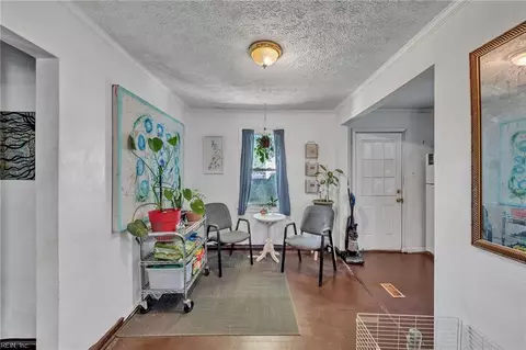 Entry Way - 716 Grove St, Hampton, VA 23664 photo 2 of 4