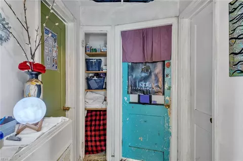 Entry Way - 716 Grove St, Hampton, VA 23664 photo 3 of 4