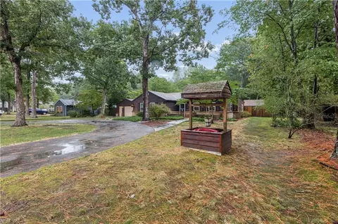Exterior - 8165 Sheffield Dr, Gloucester, VA 23061 photo 5 of 16