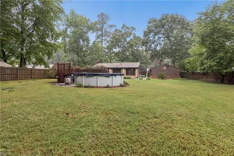 Exterior - 8165 Sheffield Dr, Gloucester, VA 23061 photo 10 of 16