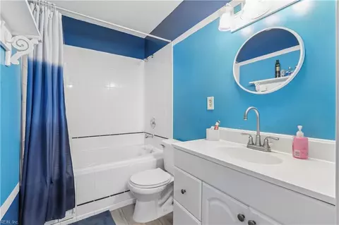 Bath - 8165 Sheffield Dr, Gloucester, VA 23061 photo 3 of 4
