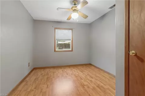 Bedroom - 8165 Sheffield Dr, Gloucester, VA 23061 photo 2 of 8