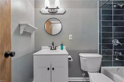 Bath - 8165 Sheffield Dr, Gloucester, VA 23061 photo 1 of 4