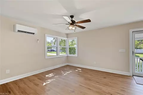 Living - 540 Dixie Dr, Norfolk, VA 23505 photo 4 of 4