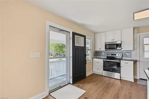 Entry Way - 540 Dixie Dr, Norfolk, VA 23505 photo 1 of 2