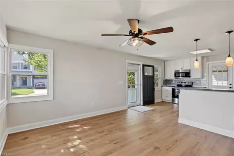 Living - 540 Dixie Dr, Norfolk, VA 23505 photo 3 of 4