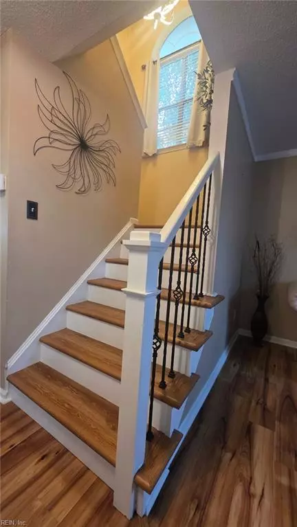 Entry Way - 2080 Maple Leaf Cres, Suffolk, VA 23434 photo 5 of 12
