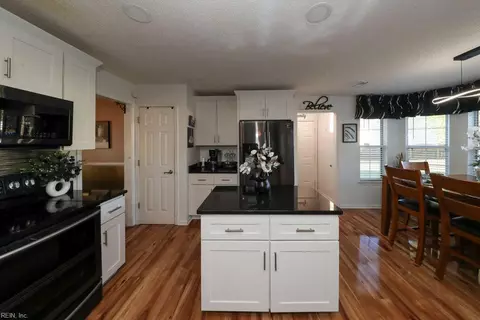 Kitchen - 2080 Maple Leaf Cres, Suffolk, VA 23434 photo 2 of 4