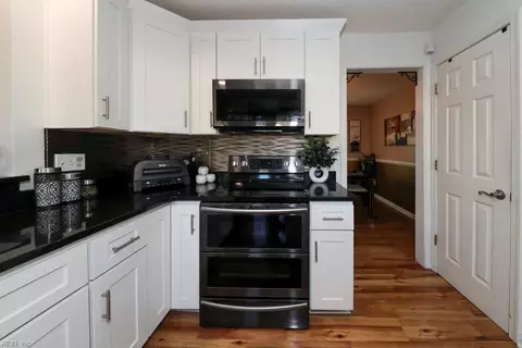 Kitchen - 2080 Maple Leaf Cres, Suffolk, VA 23434 photo 4 of 4