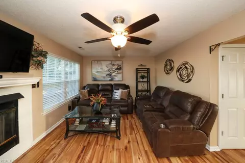 Living - 2080 Maple Leaf Cres, Suffolk, VA 23434 photo 3 of 3