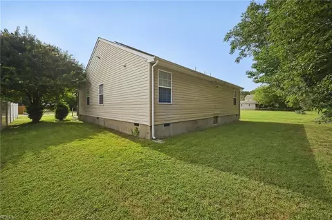 Exterior - 600 Dale St, Hampton, VA 23661 photo 5 of 7