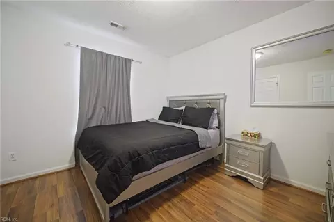 Bedroom - 600 Dale St, Hampton, VA 23661 photo 1 of 7