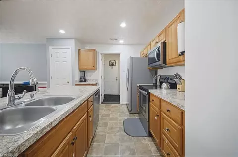 Kitchen - 600 Dale St, Hampton, VA 23661 photo 3 of 3