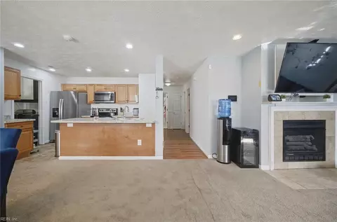 Entry Way - 600 Dale St, Hampton, VA 23661 photo 2 of 2