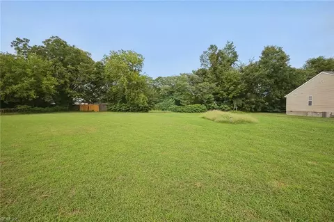 Exterior - 600 Dale St, Hampton, VA 23661 photo 6 of 7