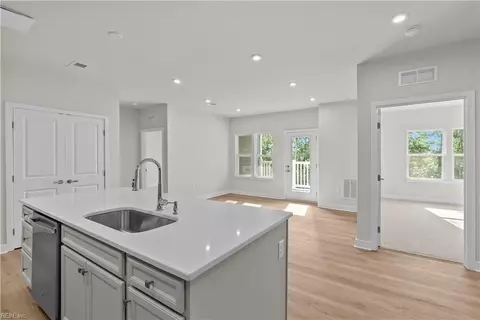 7102 Bridgeway Dr #204, Suffolk, VA 23435