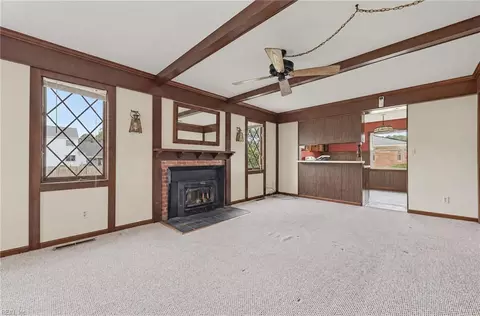 Living - 65 Tide Mill Ln, Hampton, VA 23666 photo 3 of 4