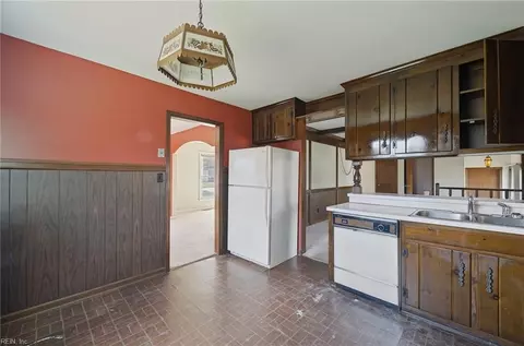 Kitchen - 65 Tide Mill Ln, Hampton, VA 23666 photo 2 of 2