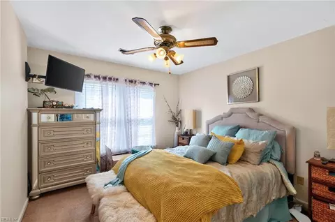 Bedroom - 140 Pine Crk, Hampton, VA 23669 photo 4 of 4