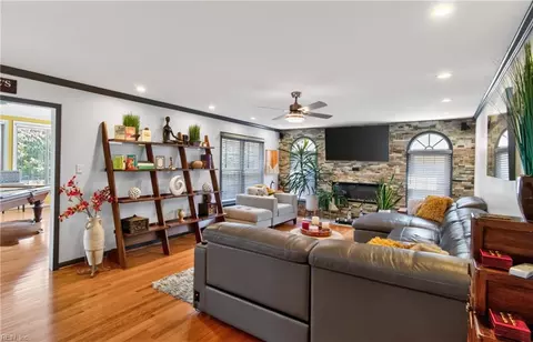Living - 140 Pine Crk, Hampton, VA 23669 photo 1 of 3