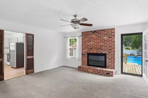 Living - 349 Bartell Dr, Chesapeake, VA 23322 photo 3 of 5