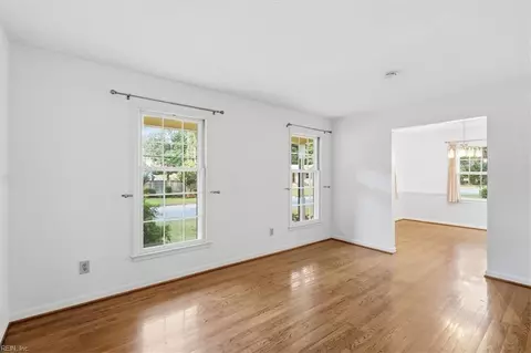 Living - 349 Bartell Dr, Chesapeake, VA 23322 photo 2 of 5