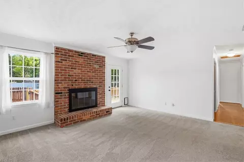Living - 349 Bartell Dr, Chesapeake, VA 23322 photo 4 of 5