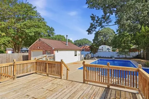 Exterior - 349 Bartell Dr, Chesapeake, VA 23322 photo 6 of 10