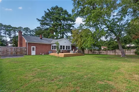 Exterior - 302 Jordan Dr, Smithfield, VA 23430 photo 9 of 10