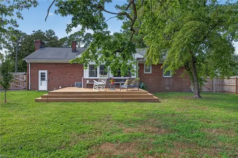 Exterior - 302 Jordan Dr, Smithfield, VA 23430 photo 8 of 10