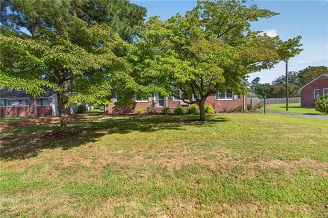 Exterior - 302 Jordan Dr, Smithfield, VA 23430 photo 10 of 10